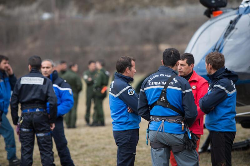 Airbus, familiari in lacrime e la ricerca del relitto. Le foto