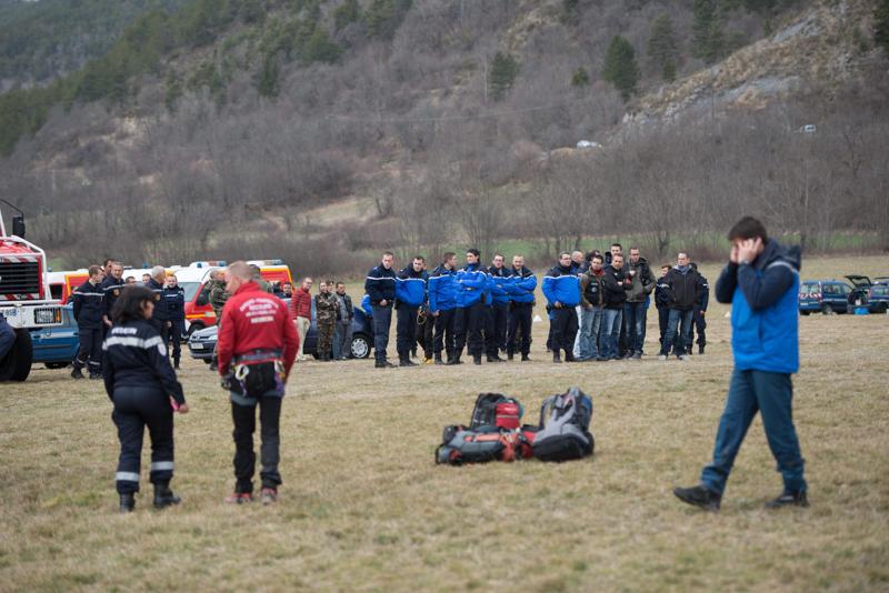 Airbus, familiari in lacrime e la ricerca del relitto. Le foto