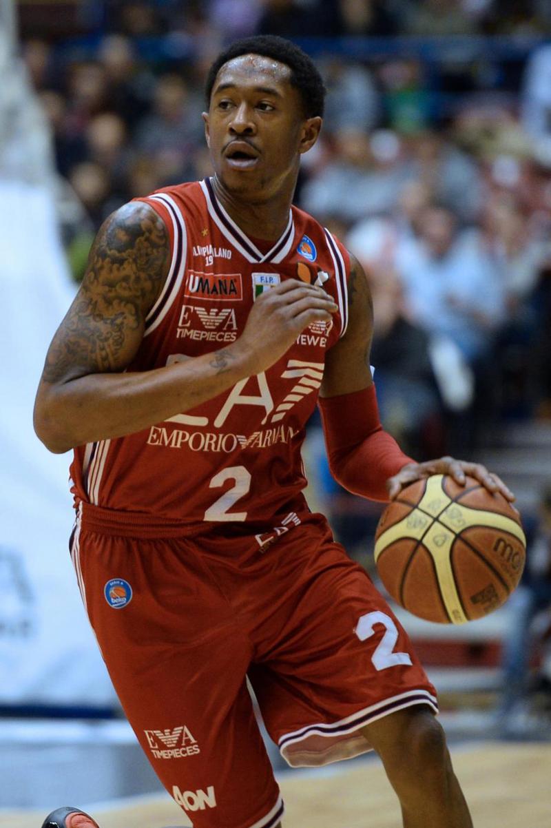 Metta World Peace a Cantù: che derby con Marshon Brooks a Milano Metta World Peace a Cantù: che derby con Marshon Brooks a Milano