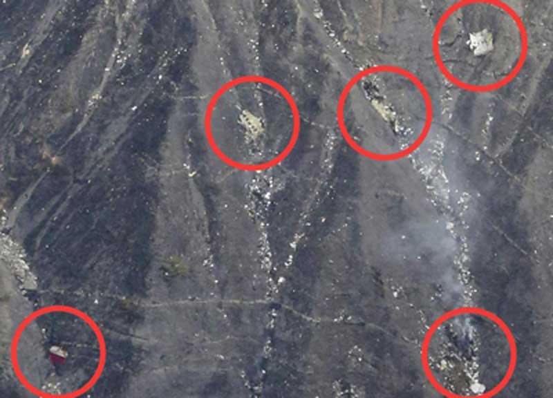 Airbus caduto, “incidente inspiegabile”. Non è esclusa nessuna pista Airbus caduto, “incidente inspiegabile”. Non è esclusa nessuna pista