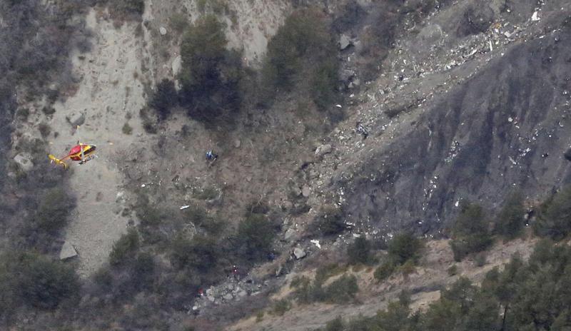 Airbus caduto, “incidente inspiegabile”. Non è esclusa nessuna pista Airbus caduto, “incidente inspiegabile”. Non è esclusa nessuna pista