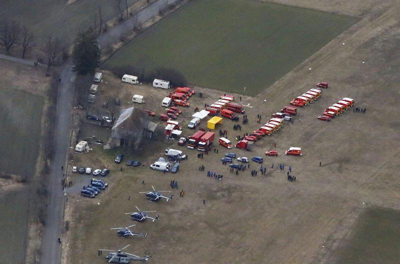 Airbus Germanwings lupi sui corpi. Cadaveri attaccati dai lupi. Foto!