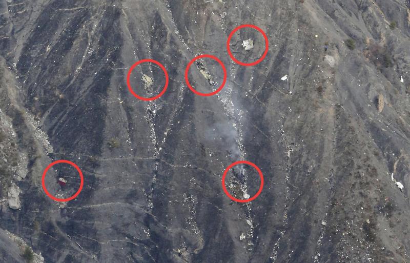 Airbus Germanwings lupi sui corpi. Cadaveri attaccati dai lupi. Foto!