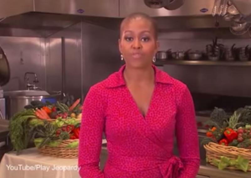 Michelle Obama in tv con look rasato. E’ giallo