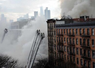 New York, esplosione a Manhattan: crollano tre edifici