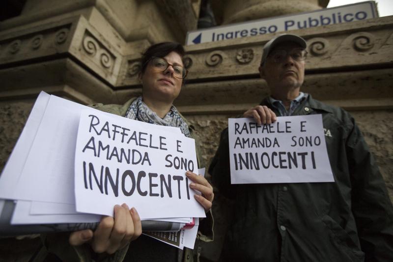 Caso Meredith, clamoroso ribaltone. Amanda e Raffaele assolti Caso Meredith, clamoroso ribaltone. Amanda e Raffaele assolti