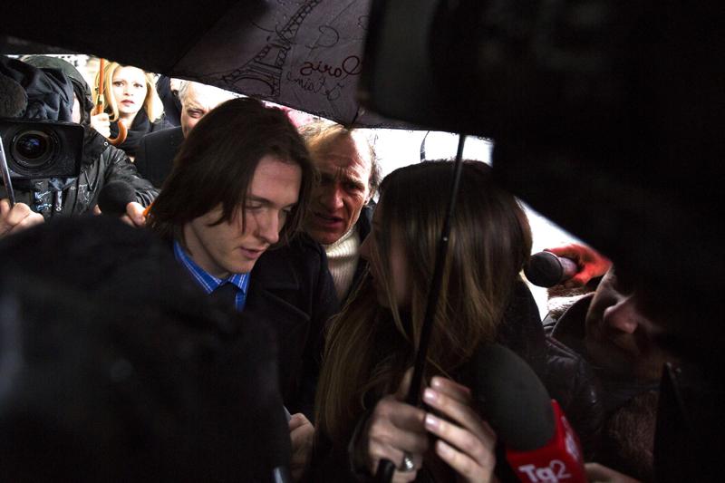Caso Meredith, clamoroso ribaltone. Amanda e Raffaele assolti Caso Meredith, clamoroso ribaltone. Amanda e Raffaele assolti