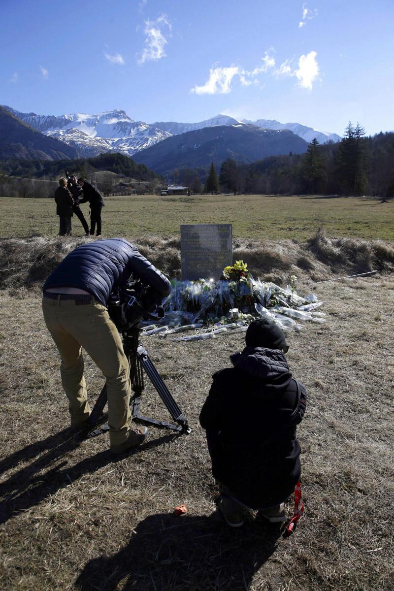 Germanwings/ Il dialogo tra i piloti: “Apri questa maledetta porta!” Germanwings/ Il dialogo tra i piloti: “Apri questa maledetta porta!”