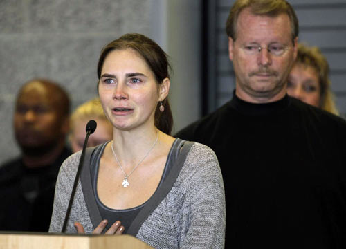 Omicidio Meredith, Raffaele chiama Amanda: “E’ stato bellissimo”