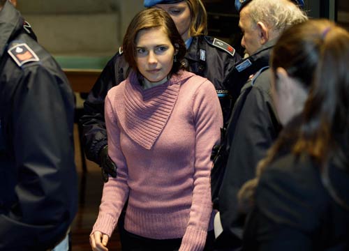 Omicidio Meredith, Raffaele chiama Amanda: “E’ stato bellissimo”