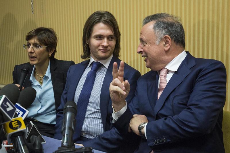Sollecito: “La mia famiglia fatta a pezzi”. Valuta la richiesta danni Sollecito: “La mia famiglia fatta a pezzi”. Valuta la richiesta danni