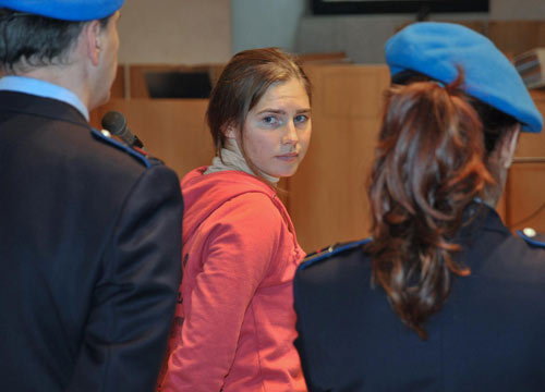 Omicidio Meredith, Raffaele chiama Amanda: “E’ stato bellissimo”