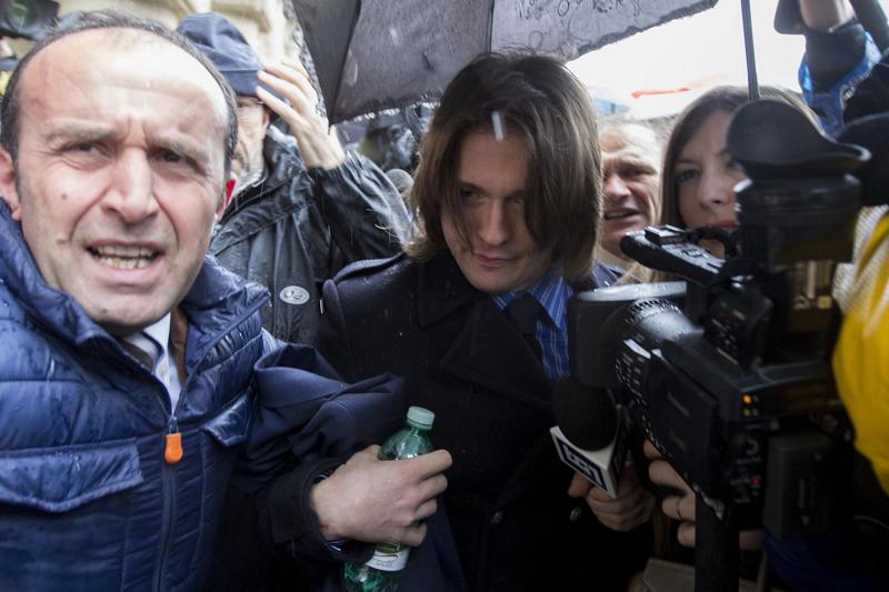 Sollecito: “La mia famiglia fatta a pezzi”. Valuta la richiesta danni Sollecito: “La mia famiglia fatta a pezzi”. Valuta la richiesta danni