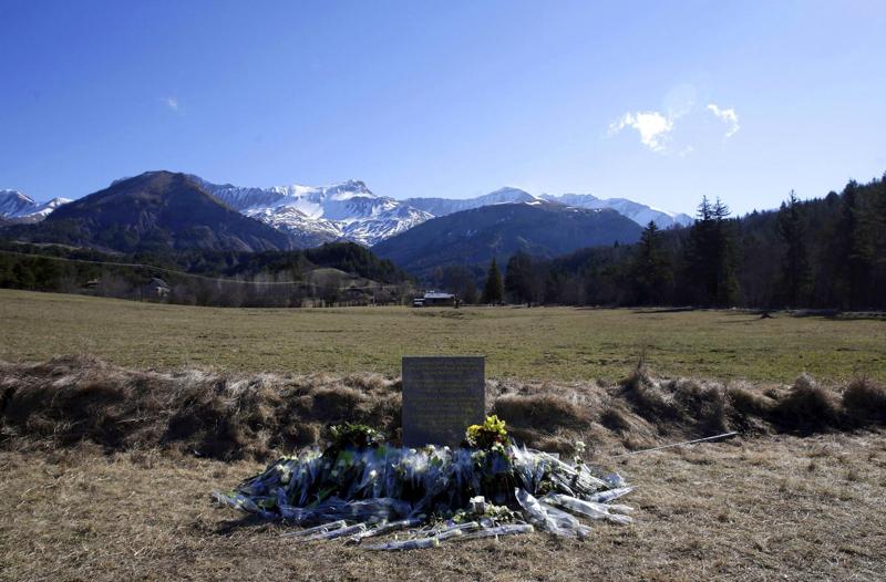 Germanwings, Lufthansa ammette: “Lubitz ci disse della depressione” Germanwings, Lufthansa ammette: “Lubitz ci disse della depressione”