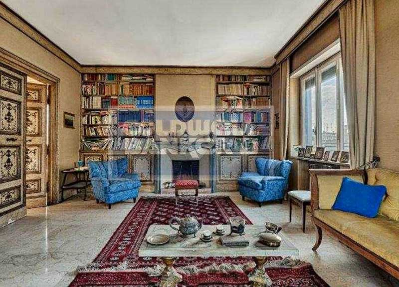 In vendita la casa che ispirò la Dolce Vita. Per Fellini 250 metri quadri nel cuore dei Parioli In vendita la casa che ispirò la Dolce Vita. Per Fellini 250 metri quadri nel cuore dei Parioli