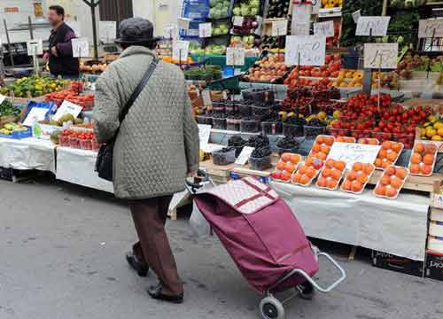 L’impasse Ue fa male all’economia greca. Nei negozi l’incubo degli scaffali vuoti L’impasse Ue fa male all’economia greca. Nei negozi l’incubo degli scaffali vuoti