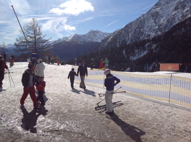 Neve e sole per sciare a Courmayeur. A Maggio via alla nuova funivia del Monte Bianco Neve e sole per sciare a Courmayeur. A Maggio via alla nuova funivia del Monte Bianco