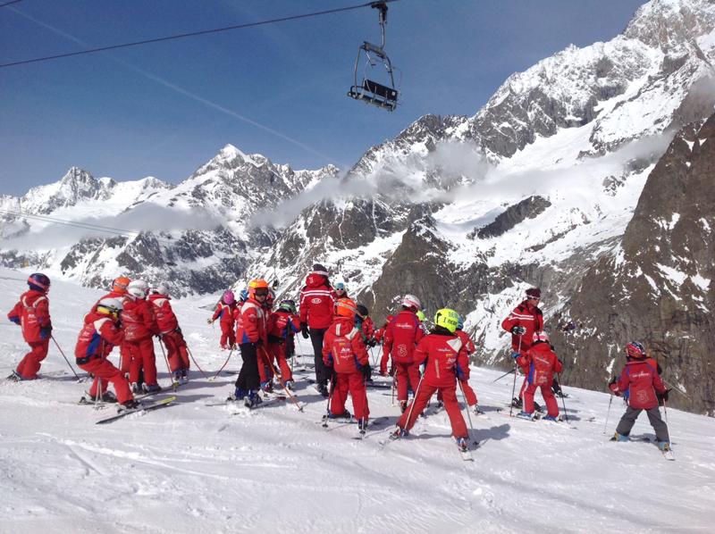 Neve e sole per sciare a Courmayeur. A Maggio via alla nuova funivia del Monte Bianco Neve e sole per sciare a Courmayeur. A Maggio via alla nuova funivia del Monte Bianco
