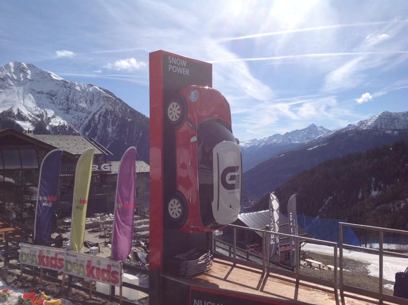 Neve e sole per sciare a Courmayeur. A Maggio via alla nuova funivia del Monte Bianco Neve e sole per sciare a Courmayeur. A Maggio via alla nuova funivia del Monte Bianco