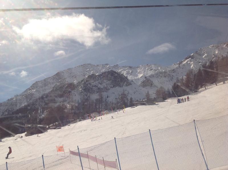 Neve e sole per sciare a Courmayeur. A Maggio via alla nuova funivia del Monte Bianco Neve e sole per sciare a Courmayeur. A Maggio via alla nuova funivia del Monte Bianco