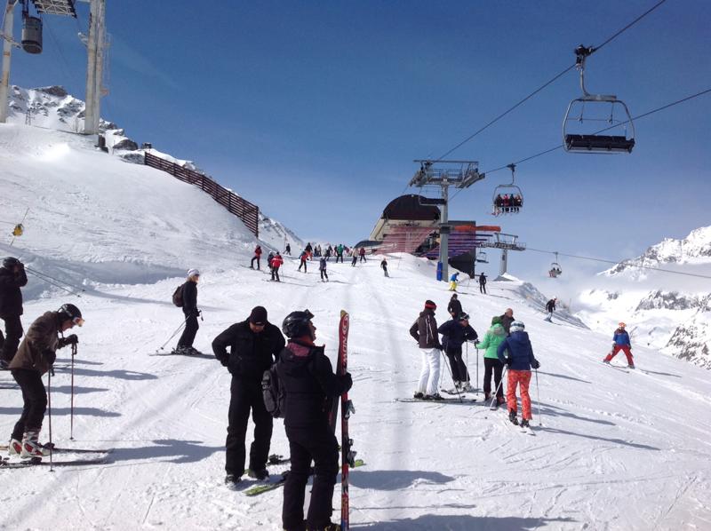 Neve e sole per sciare a Courmayeur. A Maggio via alla nuova funivia del Monte Bianco Neve e sole per sciare a Courmayeur. A Maggio via alla nuova funivia del Monte Bianco