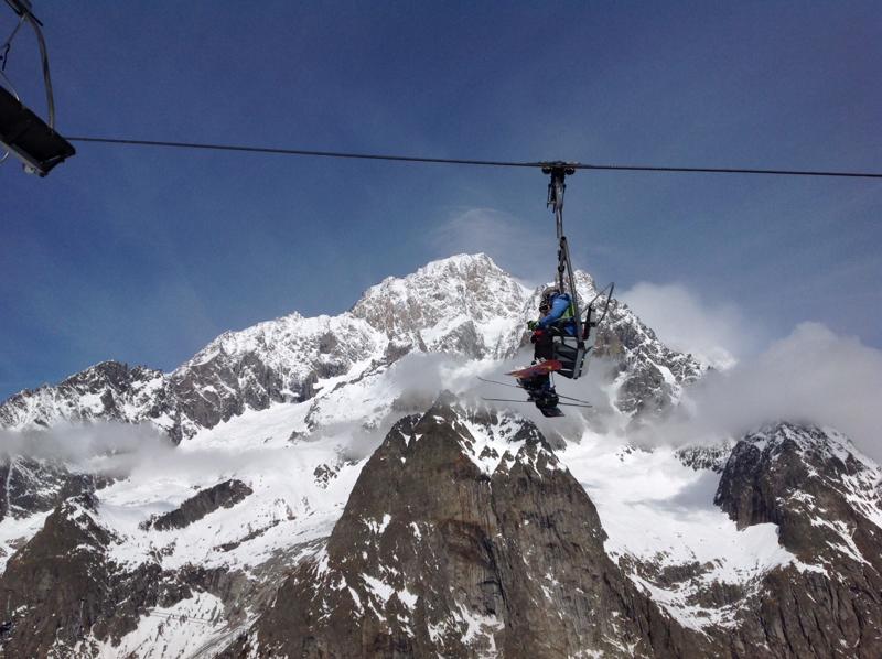 Neve e sole per sciare a Courmayeur. A Maggio via alla nuova funivia del Monte Bianco Neve e sole per sciare a Courmayeur. A Maggio via alla nuova funivia del Monte Bianco