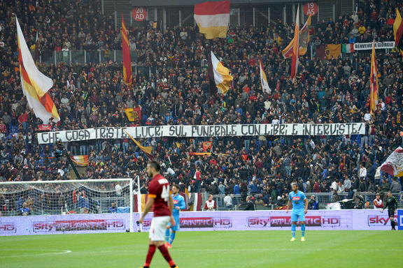 Striscioni contro la mamma di Ciro. “Ho pianto”. Pjanic gol: Napoli ko Striscioni contro la mamma di Ciro. “Ho pianto”. Pjanic gol: Napoli ko