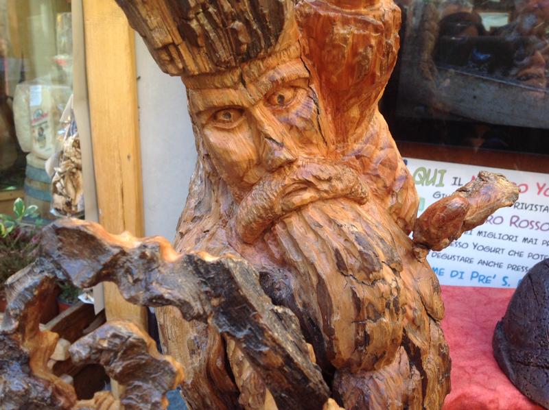 Foire de la Paquerette a Courmayeur l’arte del legno Foire de la Paquerette a Courmayeur l’arte del legno