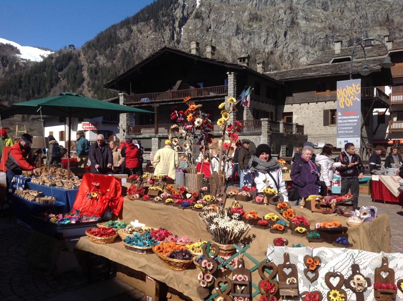 Foire de la Paquerette a Courmayeur l’arte del legno Foire de la Paquerette a Courmayeur l’arte del legno