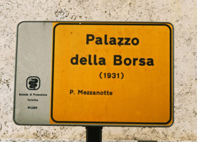 Nuovo record per Piazza Affari. Si allontana il rialzo dei tassi Usa