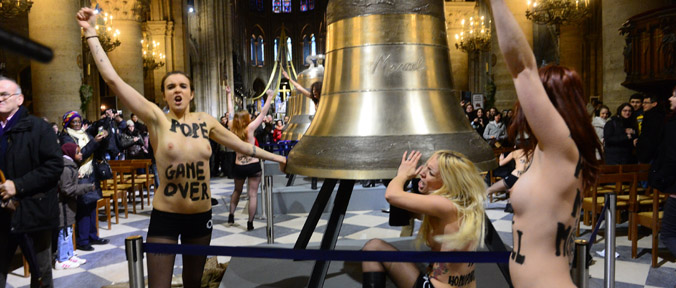 Femen: “Tutte le religioni sono contro le donne. Italiane, unitevi a noi” Femen: “Tutte le religioni sono contro le donne. Italiane, unitevi a noi”