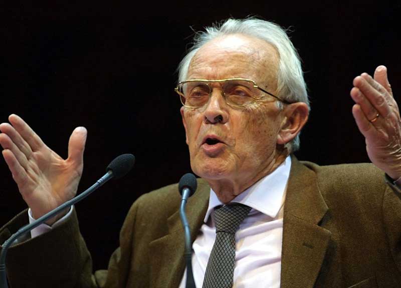 In fila per Berlinguer. Mercoledì i funerali In fila per Berlinguer. Mercoledì i funerali