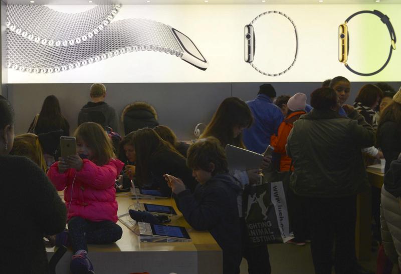 Apple Watch, tutti pazzi per il nuovo gioiello made in Cupertino Apple Watch, tutti pazzi per il nuovo gioiello made in Cupertino