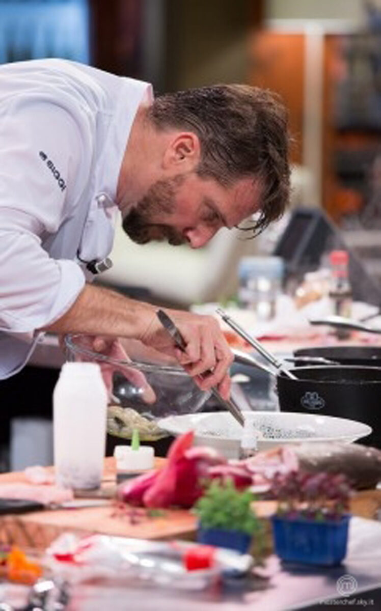 Masterchef. Simone “elettrochef” ad Affari: “Far causa a Stefano? Inutile ecco perchè”