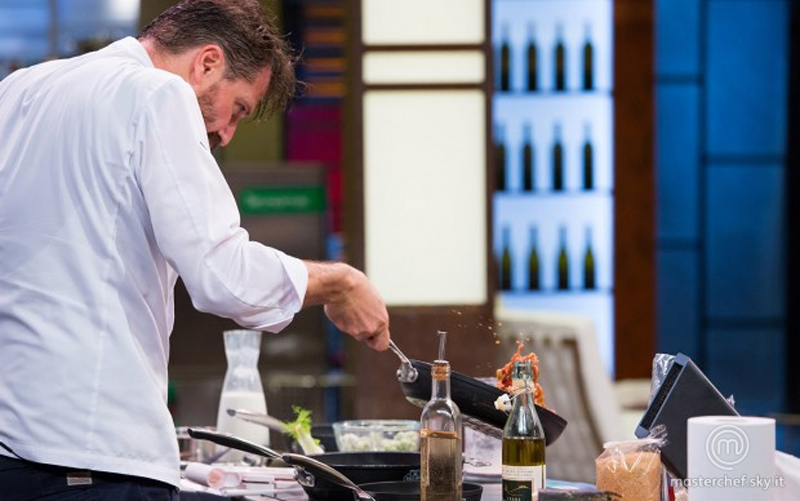 Masterchef. Simone “elettrochef” ad Affari: “Far causa a Stefano? Inutile ecco perchè”
