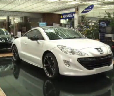Produzione industriale debole. Volano le auto