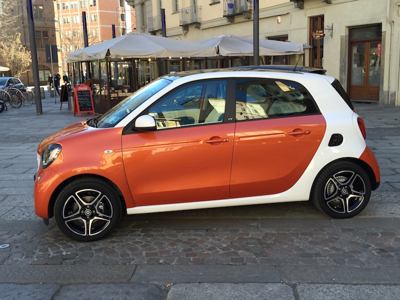 La smart forfour mette il Turbo La smart forfour mette il Turbo