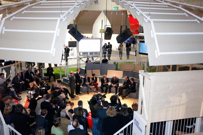 Salone del mobile al via: “Siamo campioni del mondo”. Renzi: “Basta piangersi addosso” Salone del mobile al via: “Siamo campioni del mondo”. Renzi: “Basta piangersi addosso”