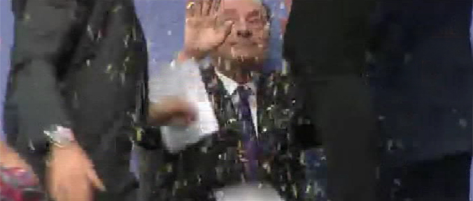 Galleria foto 'Bce, Draghi esclude il default della Grecia. Poi una manifestante lo terrorizza. Video' - foto 1