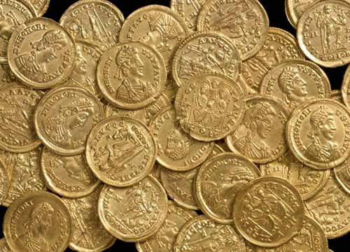 Acquista monete d’oro con banconote false: truffa da 45mila euro Acquista monete d’oro con banconote false: truffa da 45mila euro