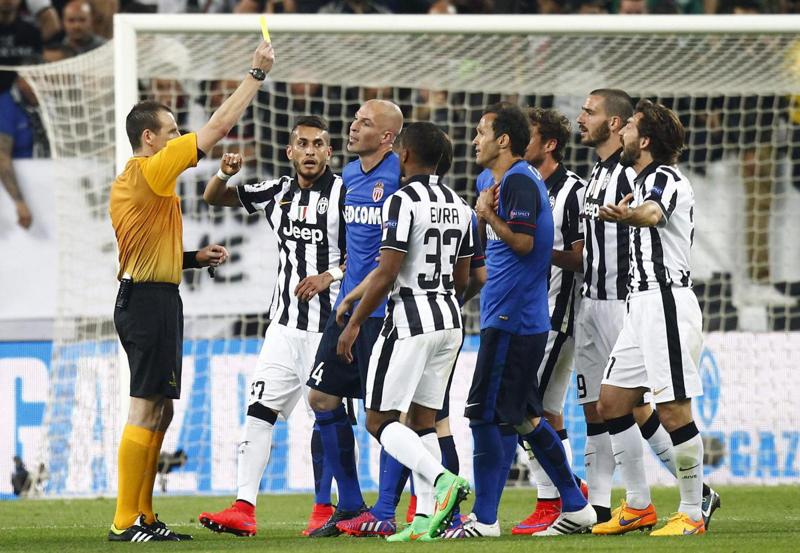 Parma, stagione a rischio e 4 punti di penalty. Buffon-Juve multati Parma, stagione a rischio e 4 punti di penalty. Buffon-Juve multati