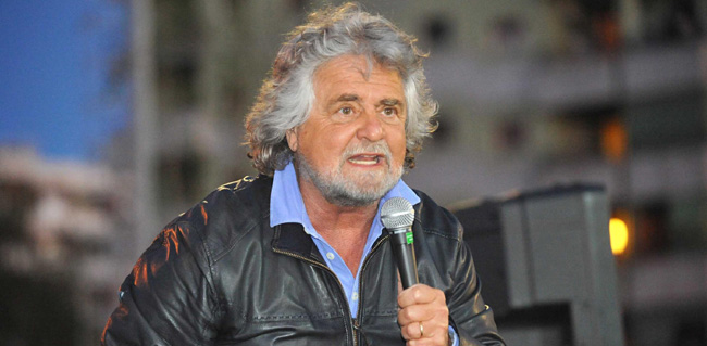 In marcia per il reddito di cittadinanza. Grillo: “Tagliare gli sprechi” In marcia per il reddito di cittadinanza. Grillo: “Tagliare gli sprechi”
