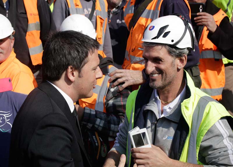 Renzi ai lavoratori dell’Indesit: “Non perderete un posto” Renzi ai lavoratori dell’Indesit: “Non perderete un posto”