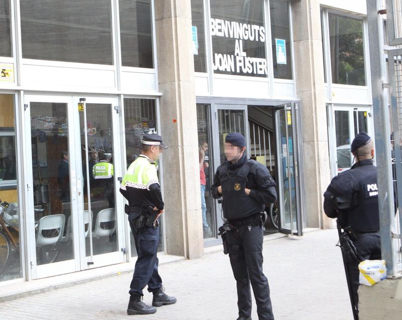 Barcellona, attacco con balestra: alunno uccide professore Barcellona, attacco con balestra: alunno uccide professore