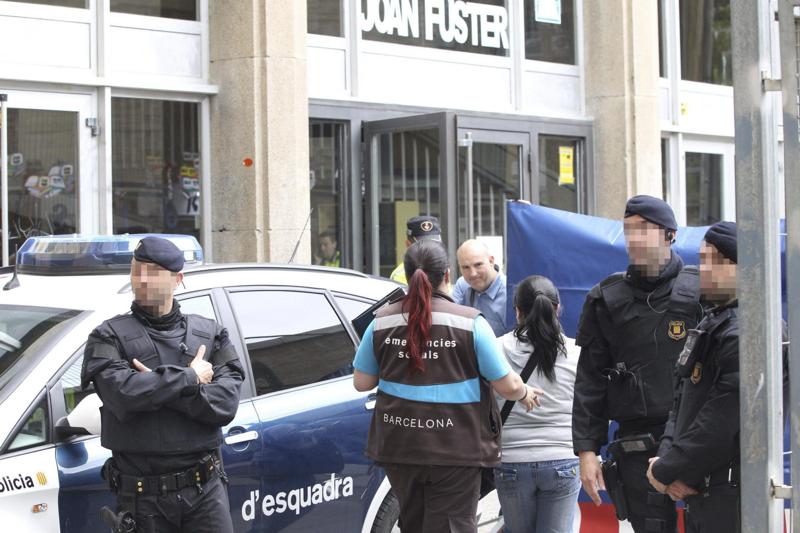 Barcellona, attacco con balestra: alunno uccide professore Barcellona, attacco con balestra: alunno uccide professore