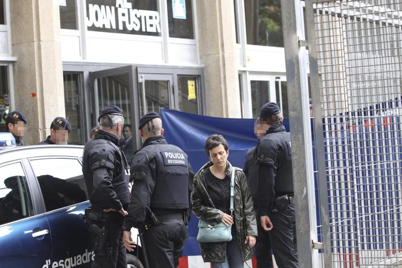 Barcellona, attacco con balestra: alunno uccide professore Barcellona, attacco con balestra: alunno uccide professore