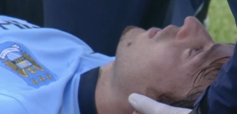 Manchester City, paura per Silva: colpito al volto, serve l’ossigeno Manchester City, paura per Silva: colpito al volto, serve l’ossigeno