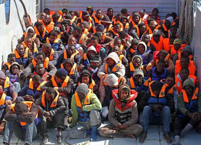 Strage immigrati, “aggrappati ai morti per non finire a fondo” Strage immigrati, “aggrappati ai morti per non finire a fondo”