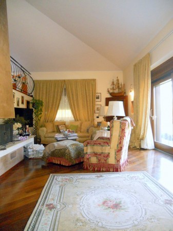 Michelle Hunziker – Eros Ramazzotti, in vendita la loro villa. Foto Michelle Hunziker – Eros Ramazzotti, in vendita la loro villa. Foto