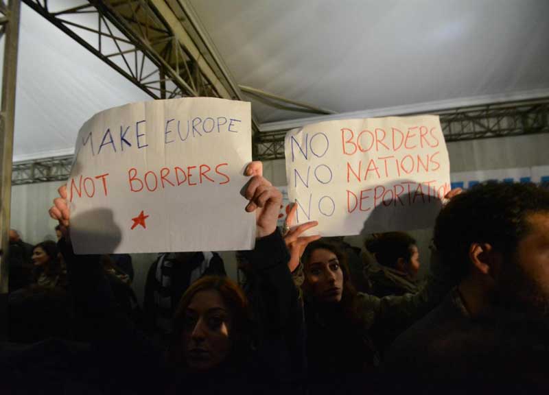 Immigrazione, strage a largo della Sicilia causata da una collisione Immigrazione, strage a largo della Sicilia causata da una collisione